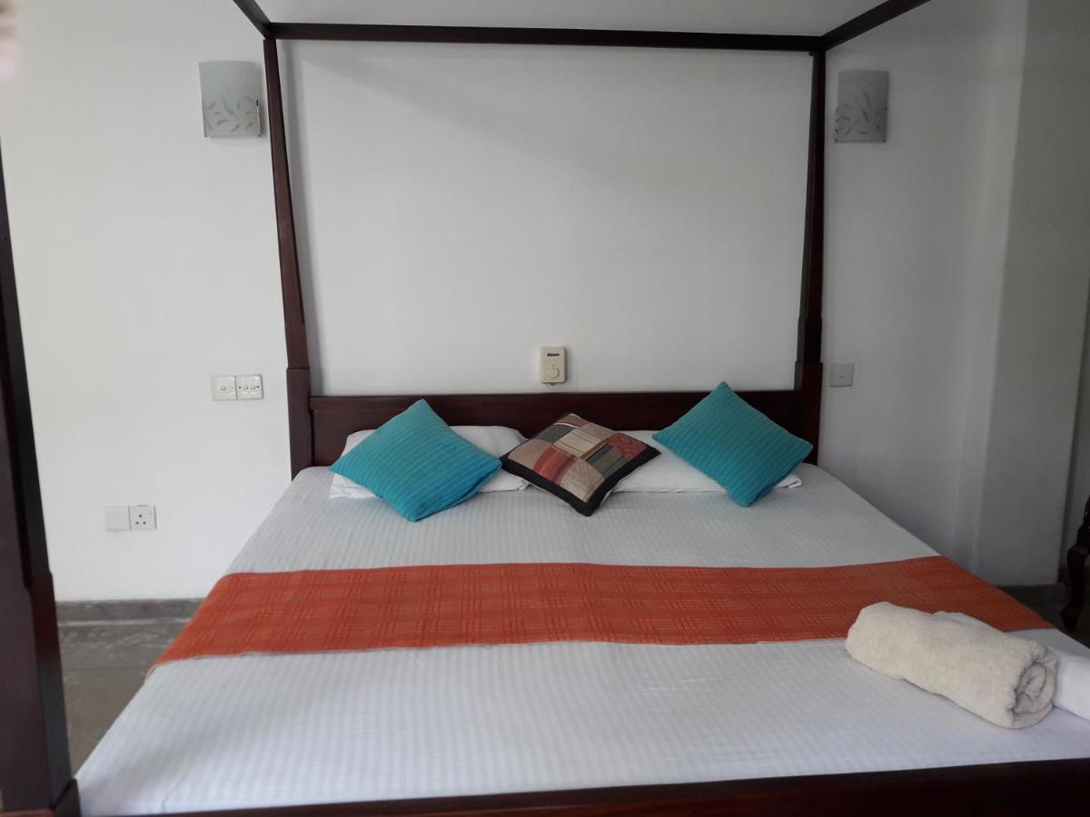 Sea Front Hikkaduwa Apartamento Exterior foto