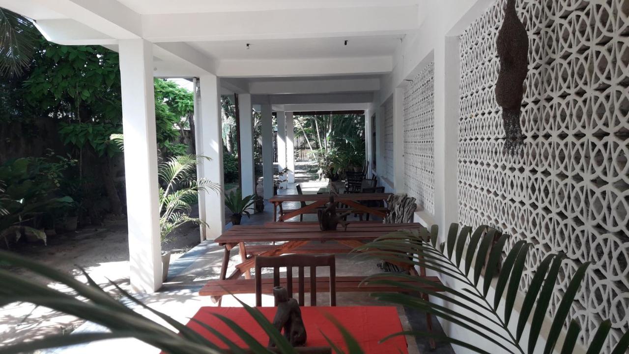 Sea Front Hikkaduwa Apartamento Exterior foto