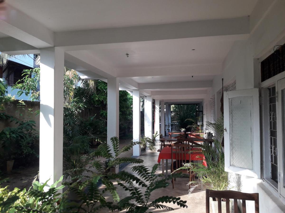 Sea Front Hikkaduwa Apartamento Exterior foto