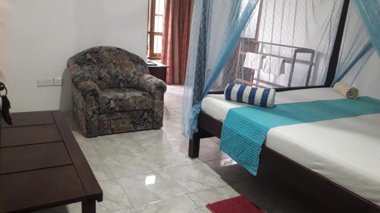 Sea Front Hikkaduwa Apartamento Exterior foto